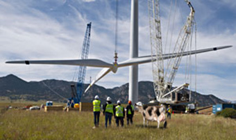 Wind-turbine-blades-install