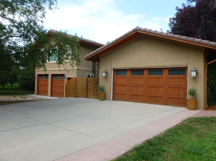 Front Office Detached/Attached Garage